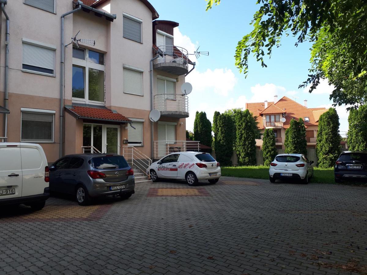 Katalin Apartman Hajduszoboszlo Bagian luar foto